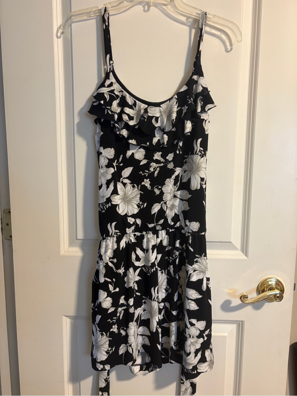 White House Black Market Black White Floral Ruffle Romper Size 6